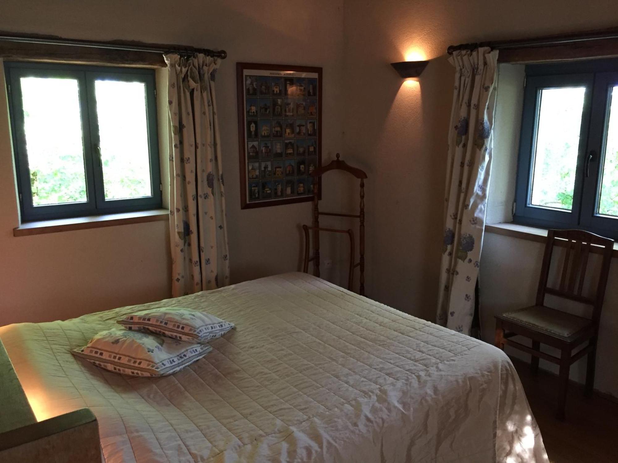 Les Huguets Bed & Breakfast Villeneuve-sur-Lot Room photo