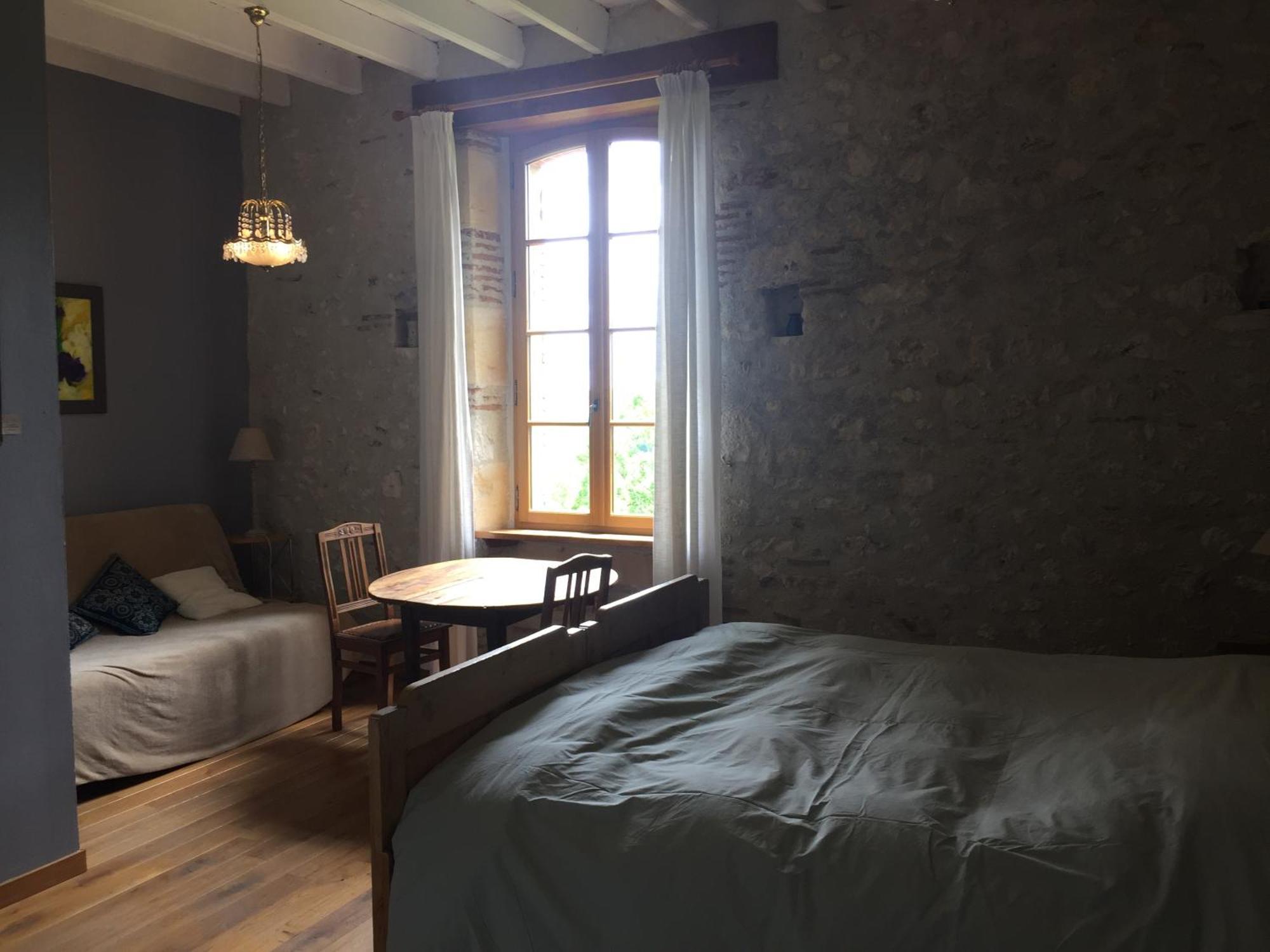 Les Huguets Bed & Breakfast Villeneuve-sur-Lot Room photo