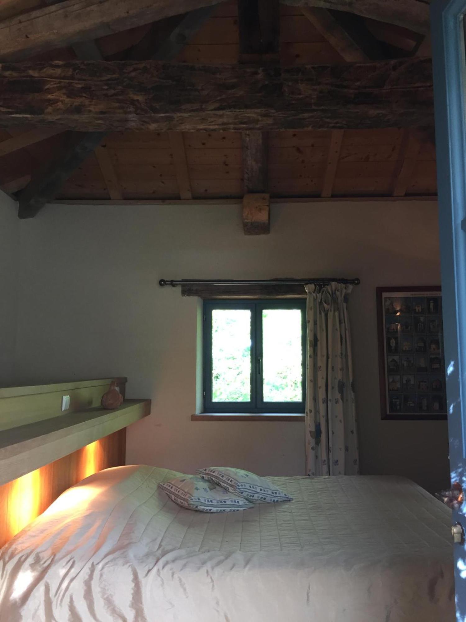 Les Huguets Bed & Breakfast Villeneuve-sur-Lot Room photo